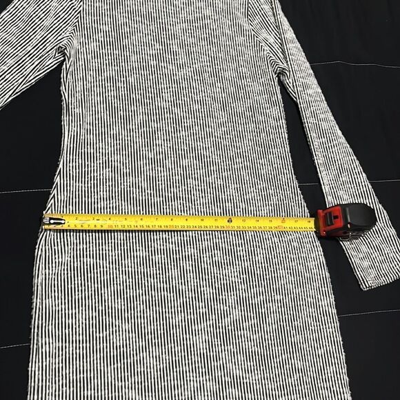 Midi dress with long sleeves - Picture 4 of 13